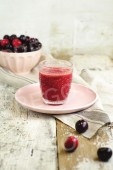 Osvěžující ovocný nápoj Smoothie Višeň