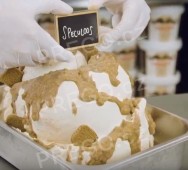 Zmrzlina s chutí známých karamelových sušenek - komplet vanička 4 kg